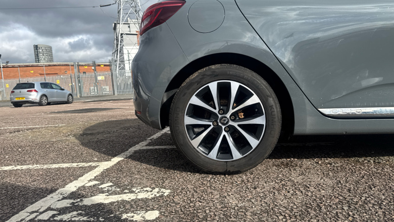 Renault Clio 1.0 TCe 100 Iconic 5dr Petrol Hatchback